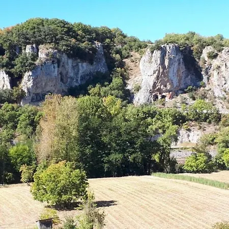 A Deux Pas De St Cirq Lapopie , Des Murets De L'isa Esclauzels