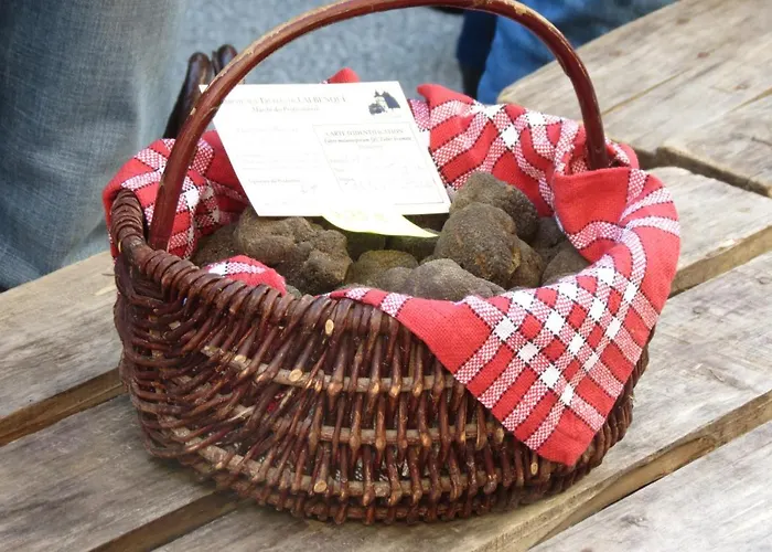 A Deux Pas De St Cirq Lapopie , Des Murets De L'isa * Esclauzels