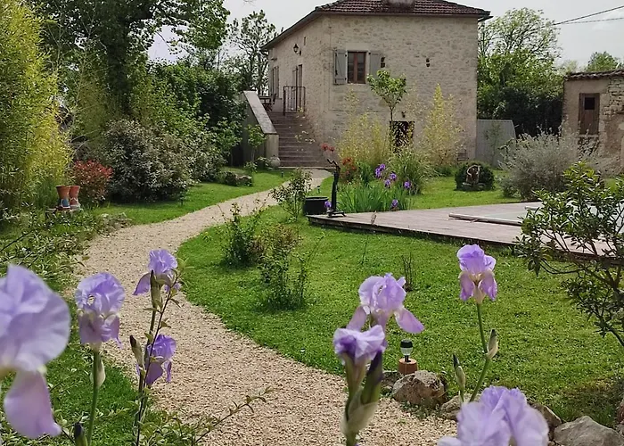 A Deux Pas De St Cirq Lapopie , Des Murets De L'isa * Esclauzels